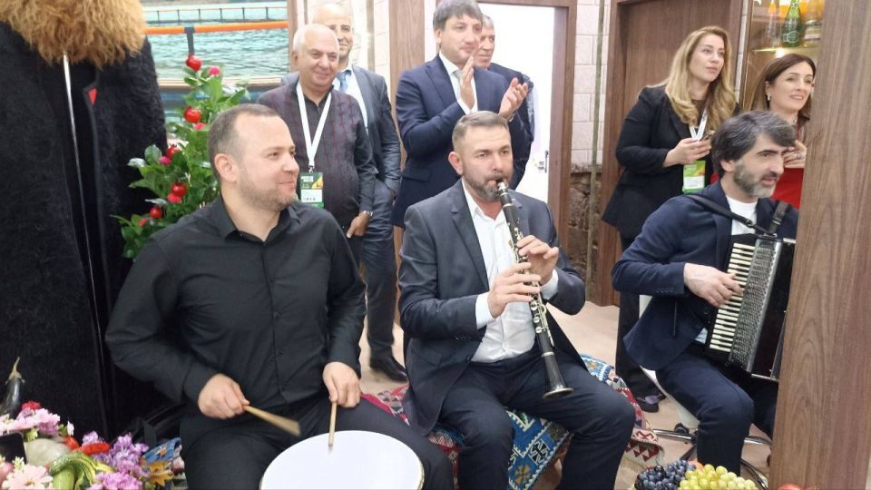 Победу дагестанских товаропроизводителей на выставке «Золотая Осень» дружно отмечали на стенде Дагестана