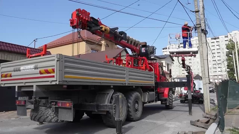 В Махачкале демонтировали аварийные опоры ЛЭП