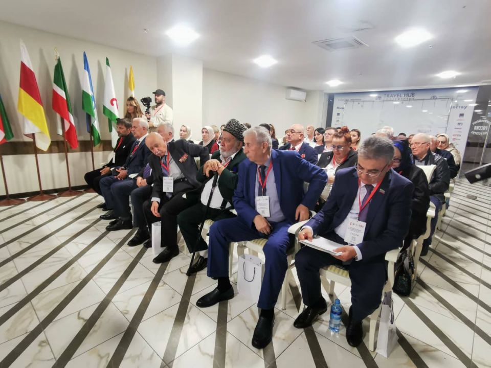 В эти минуты на площадке исторического парка “Россия - моя история” проходит конференция “Единство народов - важный фактор Победы”