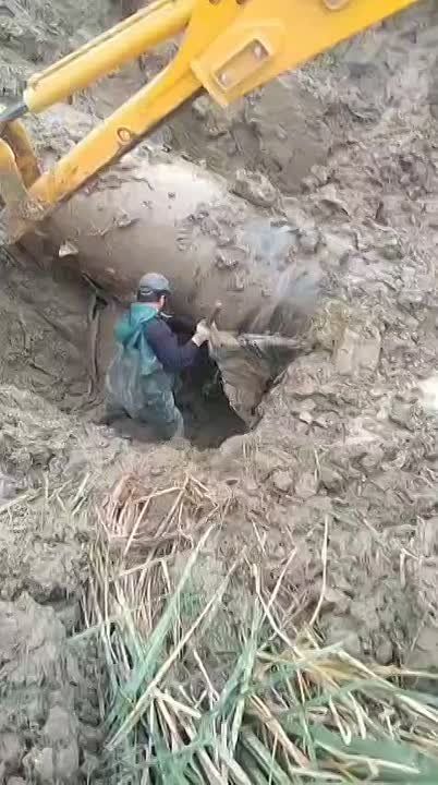 Работы по устранению утечки на водоводе Кайтаг-Дербент продолжаются