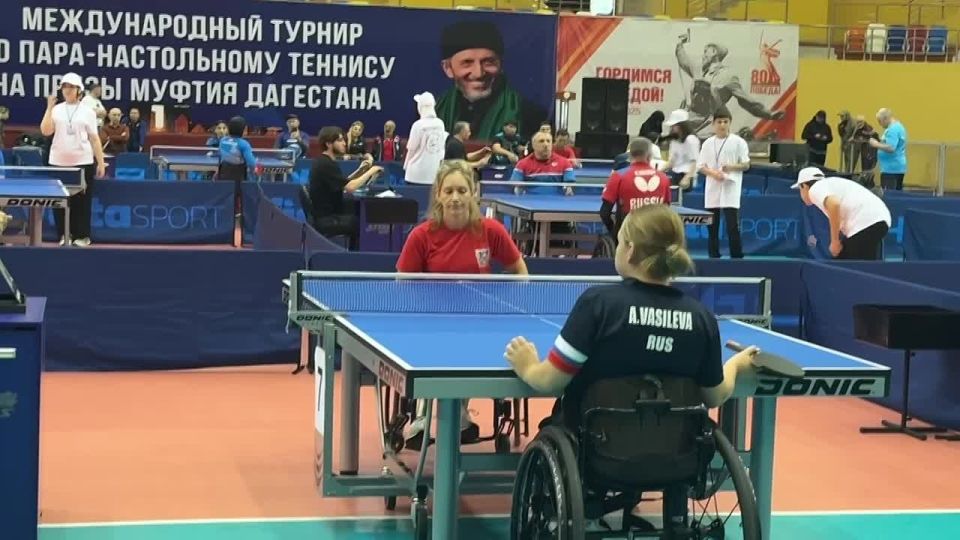 Во дворце спорта и молодежи им. Али Алиева стартовали предварительные встречи Международного Турнира по пара-настольному теннису среди мужчин и женщин с поражением опорно-двигательного аппарата на призы Муфтия Республики...