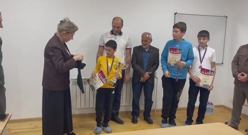 Сегодня, 10 октября на базе ДЮСШ по футболу и лёгкой атлетике состоялось первенство города по шахматам «Время побеждать», посвящённое героям СВО