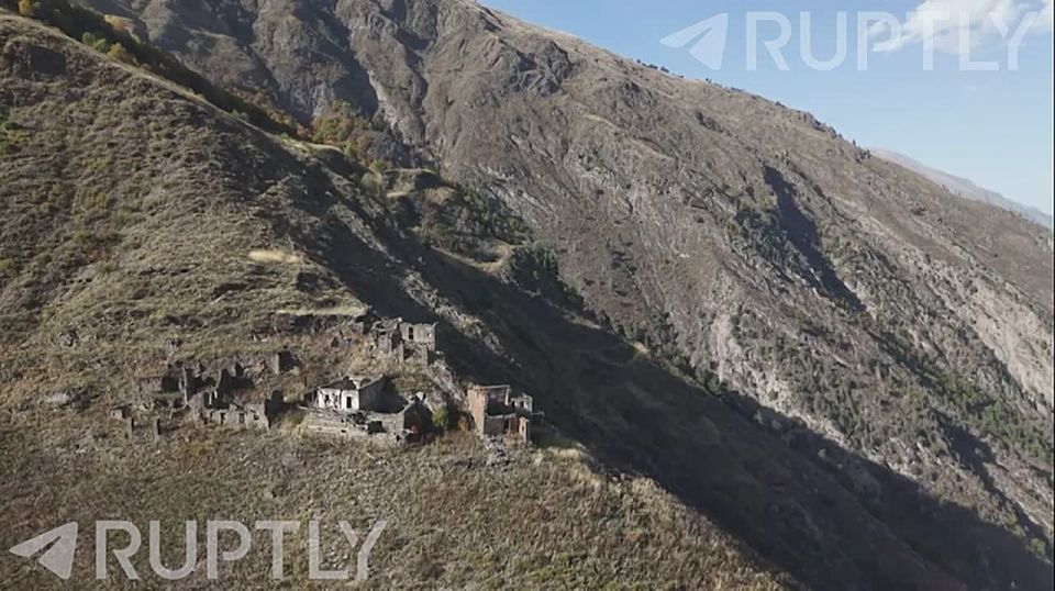 Пришел, увидел, победил унес в гнездо: орел напал на квадрокоптер дагестанского тревел-блогера во время полета над селом Кабасида