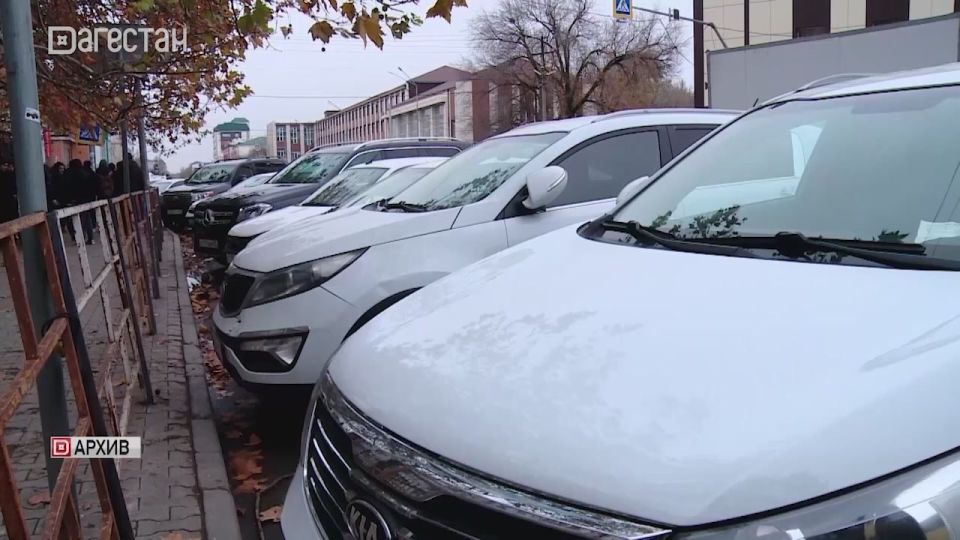В Махачкале началась фиксация оплаты на платных парковках с помощью мобильных комплексов