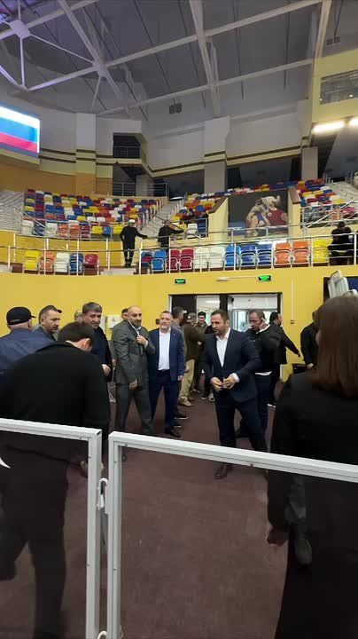 Мэр Махачкалы Джамбулат Салавов прибыл на финальную часть международного турнира по настольному теннису