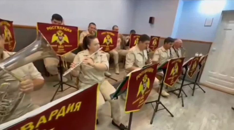 Слова этой вечной песни Виктора Цоя трактуются слушателями по-разному, но самая очевидная из рождаемых ей ассоциаций – нелёгкая и опасная миссия профессиональных защитников Родины