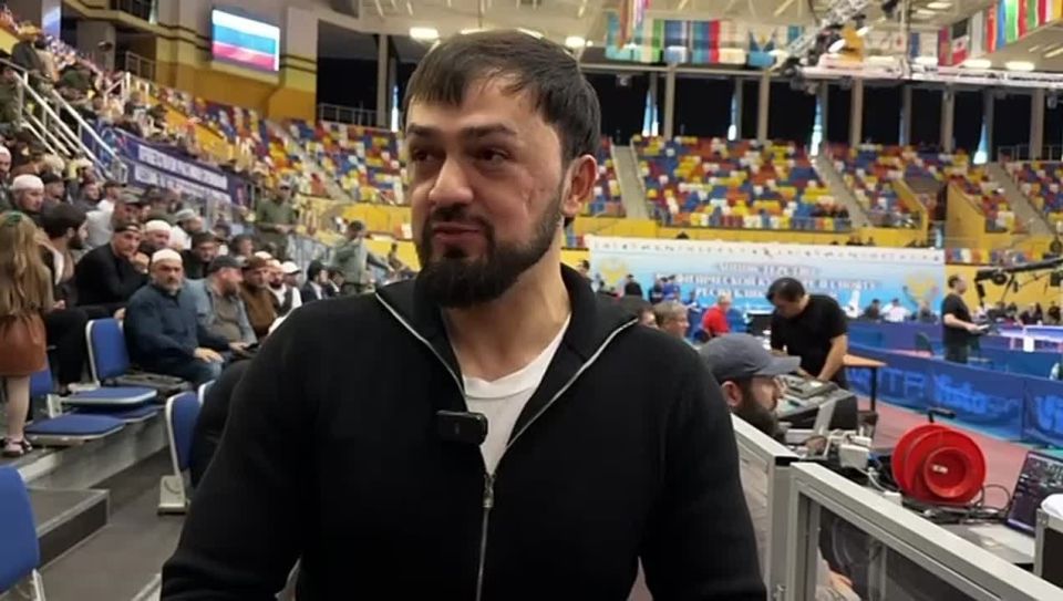 Депутат городского Собрания, победитель чемпионата и Кубка мира по армрестлингу среди спортсменов с ограниченными возможностями здоровья Карим Шехсаидов поделился впечатлением о Международном турнире по настольному теннису...