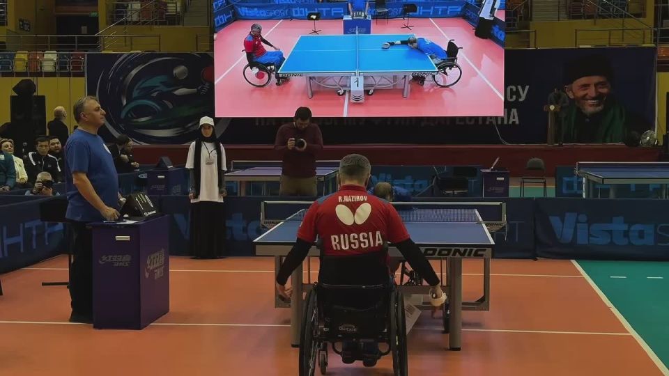 Расул Назиров воспитанник махачкалинской спортшколы по настольному теннису им Гусаева М.М выиграл в финальной схватке Дмитрием Чубаровым из Самары