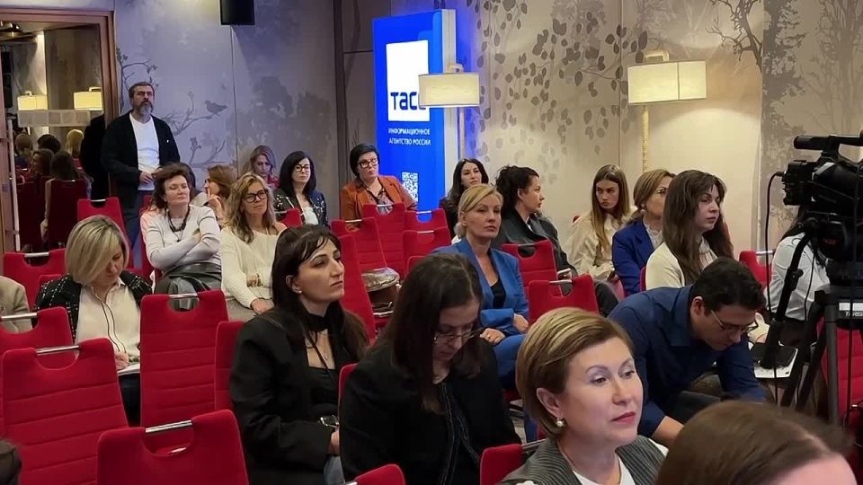 ТАСС выступил организатором образовательного семинара "Инструменты эффективной работы пресс-служб в современном медиаполе" в Кисловодске, участие в котором приняли 50 специалистов по рекламе и связям с общественностью из...