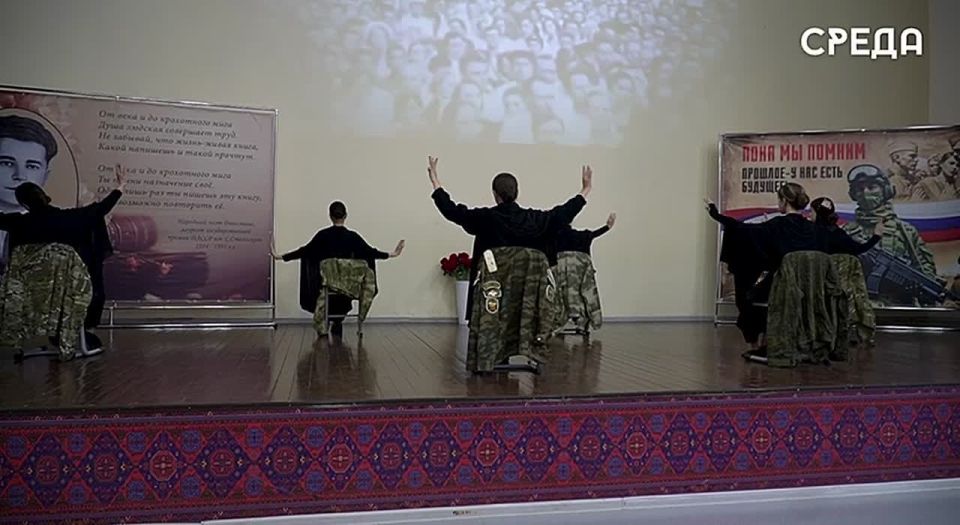 В Каспийской гимназии №12 прошел патриотический концерт