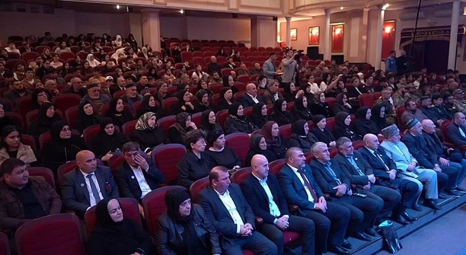 Сегодня, 13 октября в Лезгинском театре Дербента состоялась церемония чествования участников специальной военной операции, организаторами которой выступили Культурно-патриотическая межрегиональная общественная организация...