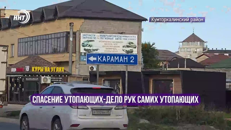 После проливных дождей посёлок под Махачкалой превратился в болото