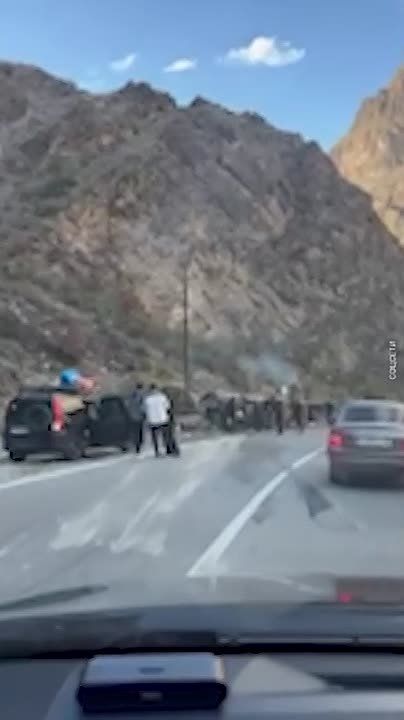 Два человека погибли, шесть пострадали в ДТП с военным "Уралом" в Унцукульском районе Дагестана, сообщило республиканское МВД