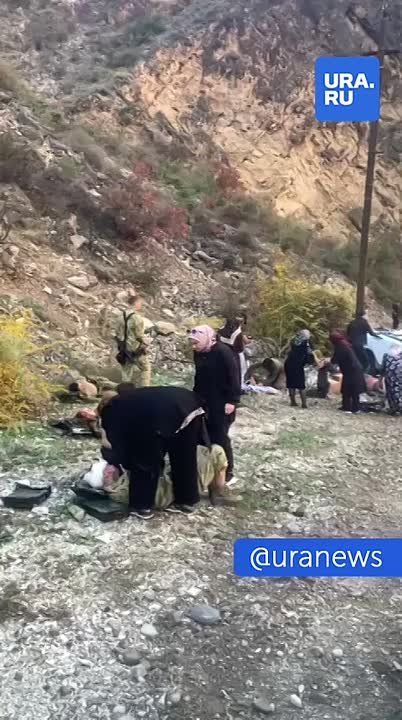 Военный грузовик перевернулся в Дагестане: два человека погибли на месте, еще шесть госпитализированы