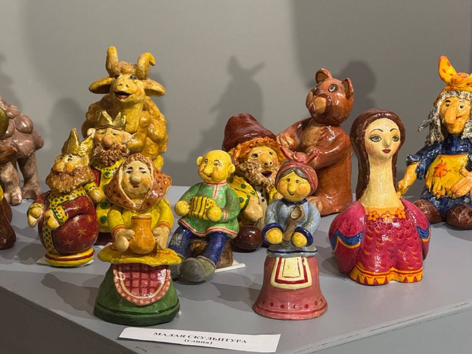 Сегодня в Доме дружбы прошло открытие выставки «Мир студенческого искусства», приуроченной к празднованию 85-летия системы среднего профессионального образования Дагестана