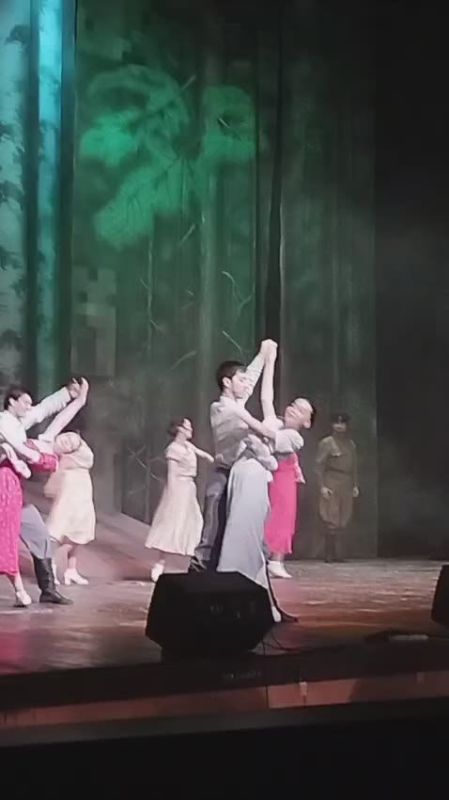 На сцене Дагестанского театра оперы и балета премьера - пронзительная история о подвиге и трагедии, рассказанная в повести Бориса Васильева «А зори здесь тихие…»