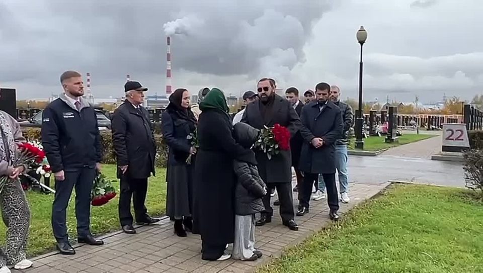 «У нас так принято. И в горе, и в радость мы всегда вместе. Дагестан един, Россия едина вокруг специальной военной операции, наших героев и их семей. Подвиг Магомеда Исбакиева золотыми буквами вписан в историю нашей Армии...