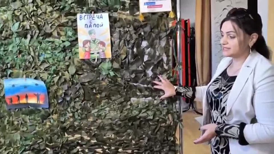 Мастер-класс добра и поддержки: в Каспийске Зухра Раджабова учит создавать окопные свечи и маскировочные сети для бойцов СВО