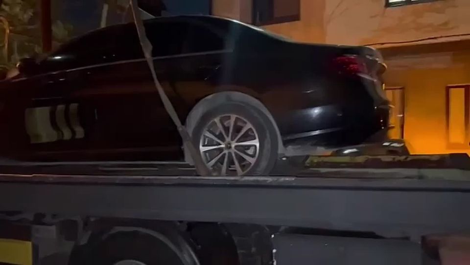 Судебные приставы Дагестана арестовали автомобиль 57-летнего жителя Буйнакского района за долги перед налоговой службой