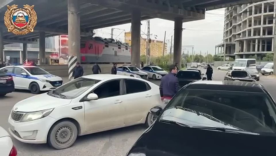 16        ,      ,    -   