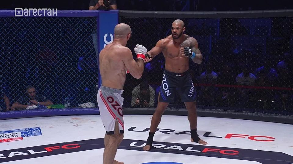 Победное возвращение Омари Ахмедова и технический нокаут Руслана Магомедова