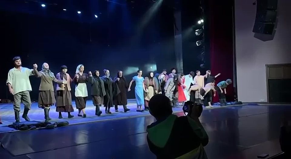 Сразу две награды завоевали артисты Лакского театра в Международном театральном фестивале «Южная сцена»!