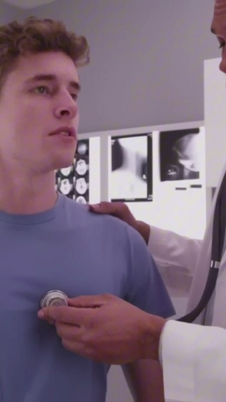 Журналист телеканала ННТ Хамза Нурмагомедов поддержал инициативу главы Республики Дагестан Сергея Меликова о введении в республике полного запрета на розничную продажу вейпов и электронных сигарет