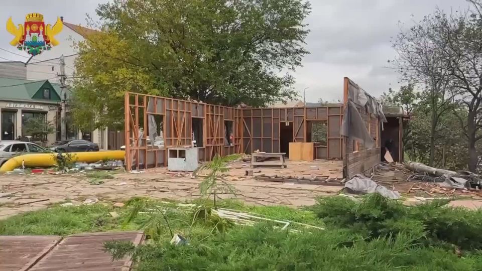 В Махачкале произведён демонтаж очередных самовольно размещённых объектов — ограждения и некапитальных сооружений, расположенных по проспекту Имама Шамиля, 184А