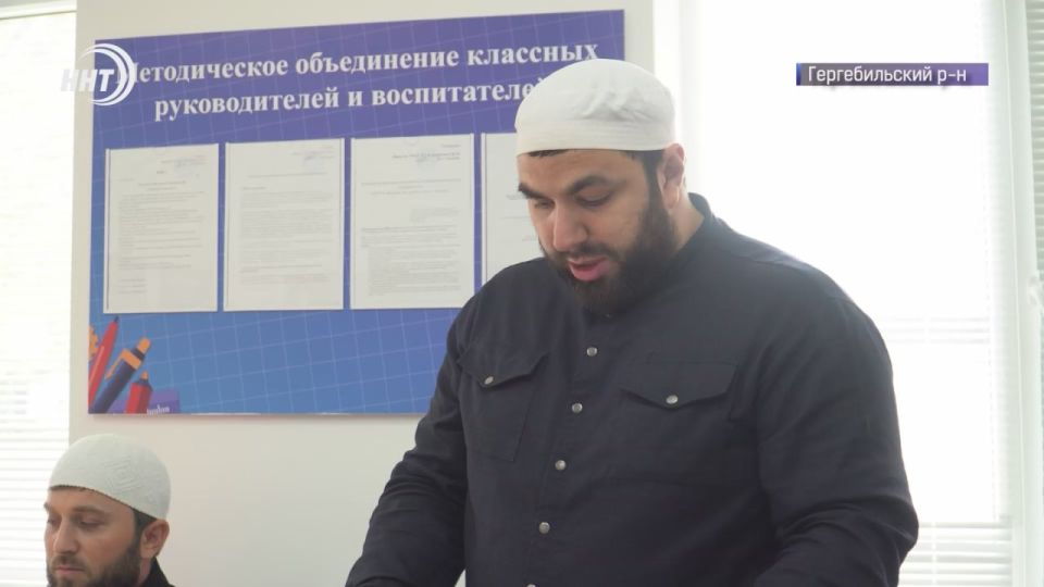 Учительница и школьники из Курми спасли женщину, сорвавшуюся с обрыва