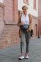 Обувь, которая вдохновляет: стильные луки для женщин 50+