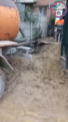 По адресам ул. М. Гаджиева, 196 и 198 ведутся аварийные работы на сетях водоснабжения