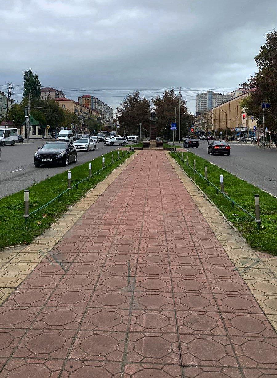 В Махачкале обновили декоративное освещение на площадках памятников В Махачкале обновили декоративное освещение на площадках памятников