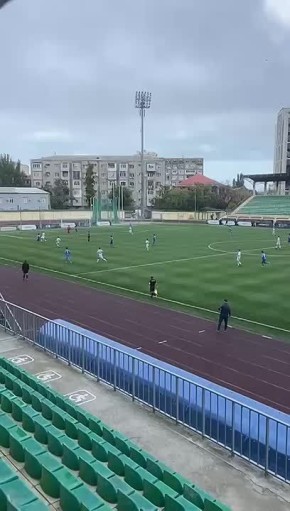 На стадионе «Труд» в Махачкале проходит матч молодёжной футбольной лиги между «Динамо» и «Кировец-В» из Санкт-Петербурга
