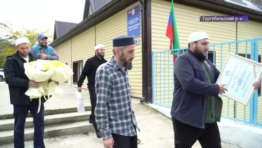 Учительница и школьники из Курми спасли женщину, сорвавшуюся с обрыва