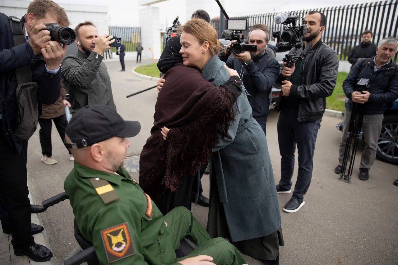 Анна Цивилева: После церемонии открытия военного госпиталя в Махачкале вручила ключи от автомобилей с ручным управлением ветеранам специальной военной операции с инвалидностью Анна Цивилева: После церемонии открытия военного госпиталя в Махачкале вручила ключи от автомобилей с ручным управлением ветеранам специальной военной операции с инвалидностью