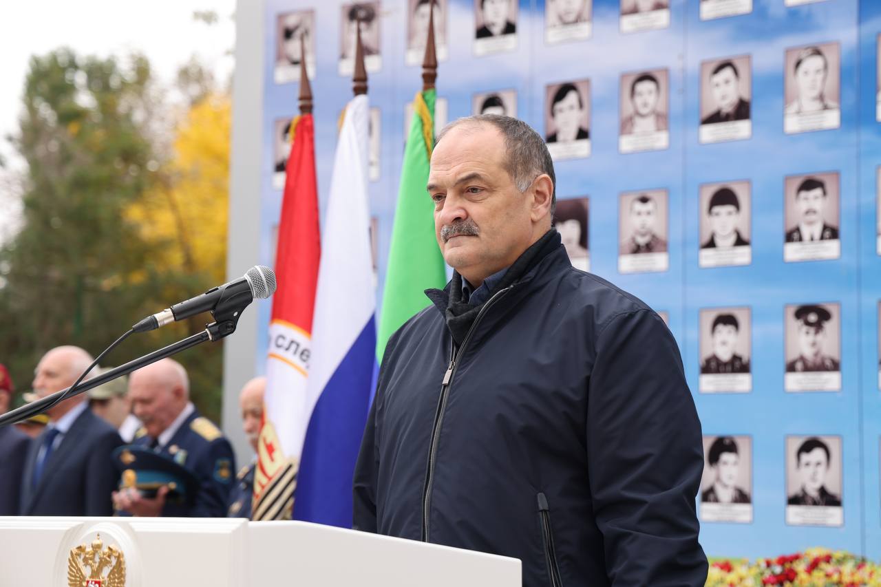 Сергей Меликов почтил память генерал-майора Омара Муртазалиева Сергей Меликов почтил память генерал-майора Омара Муртазалиева