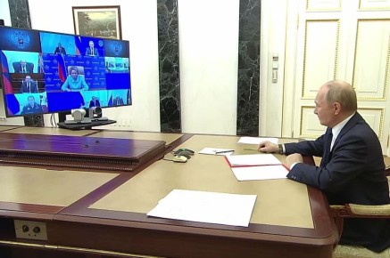 Путин обсудил с Совбезом усиление мер борьбы с терроризмом