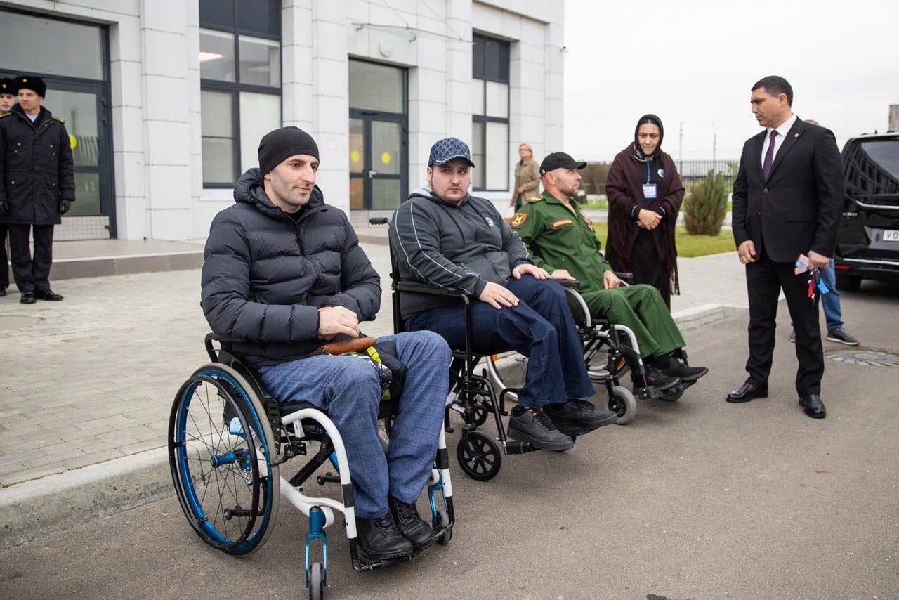 Анна Цивилева: После церемонии открытия военного госпиталя в Махачкале вручила ключи от автомобилей с ручным управлением ветеранам специальной военной операции с инвалидностью Анна Цивилева: После церемонии открытия военного госпиталя в Махачкале вручила ключи от автомобилей с ручным управлением ветеранам специальной военной операции с инвалидностью
