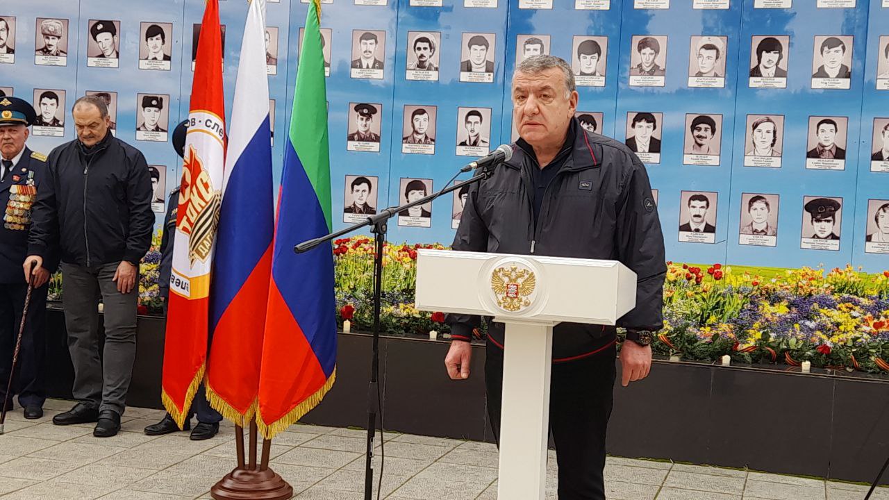 Сын Омара Муртузалиева Гаджимурад Муртузалиев поблагодарил руководство республики и всех участников митинга: