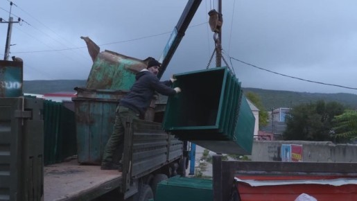 В Махачкале продолжается замена мусорных контейнеров