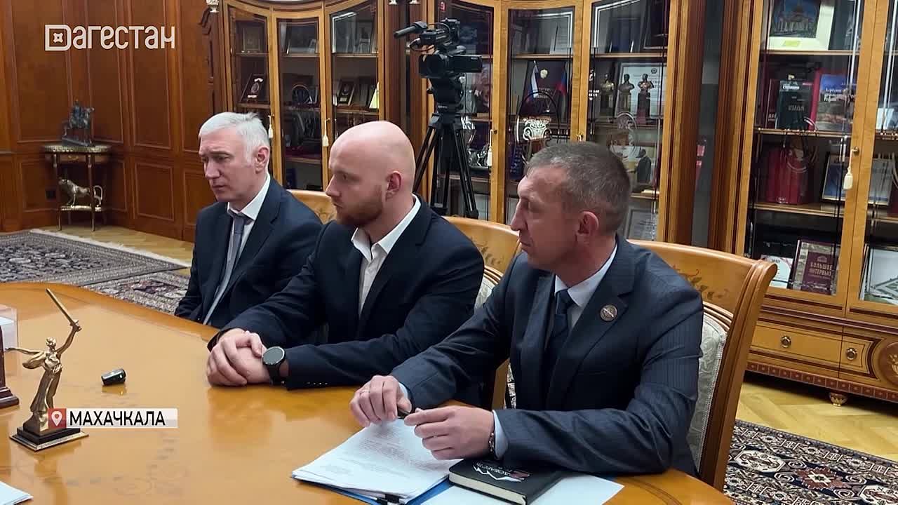 Сергей Меликов встретился с участниками программ «Время героев» и «Доблесть гор»