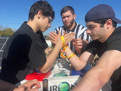 Турнир по армрестлингу прошел в рамках «Гонки Героев»