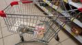 Неочевидная привычка покупателей: зачем застилают тележки в магазине?