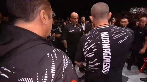 Умар Нурмагомедов выходит на бой