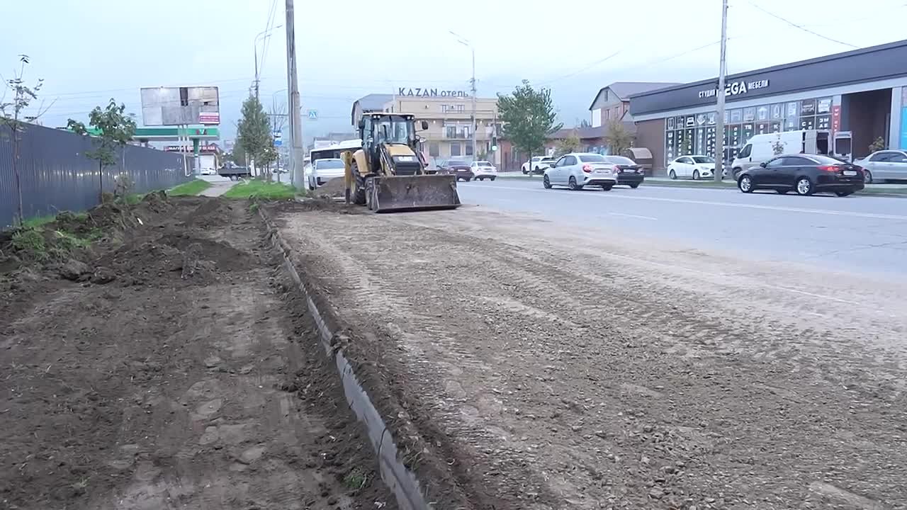 На проспекте Амет-Хана Султана проводится обустройство остановок общественного транспорта
