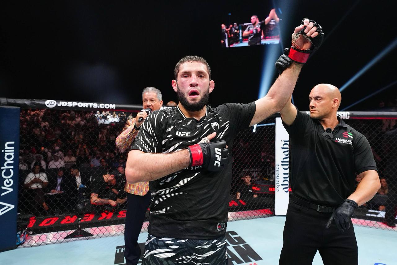 Другой наш боец UFC Икрам Алискеров, выступающий в среднем весе, также победил единогласным решением южнокорейского бойца Чун Ён Пака