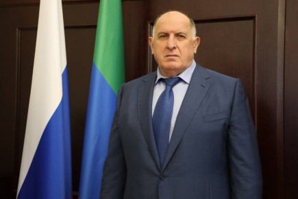 Абдулмуслим Абдулмуслимов поздравил работников автомобильного и городского пассажирского транспорта с профессиональным праздником