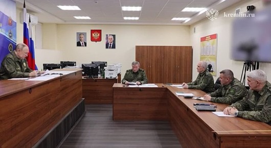 Верховный Главнокомандующий посетил один из пунктов управления Объединённой группировки войск и провёл совещание с начальником Генштаба Валерием Герасимовым и командующими группировками, задействованными в СВО