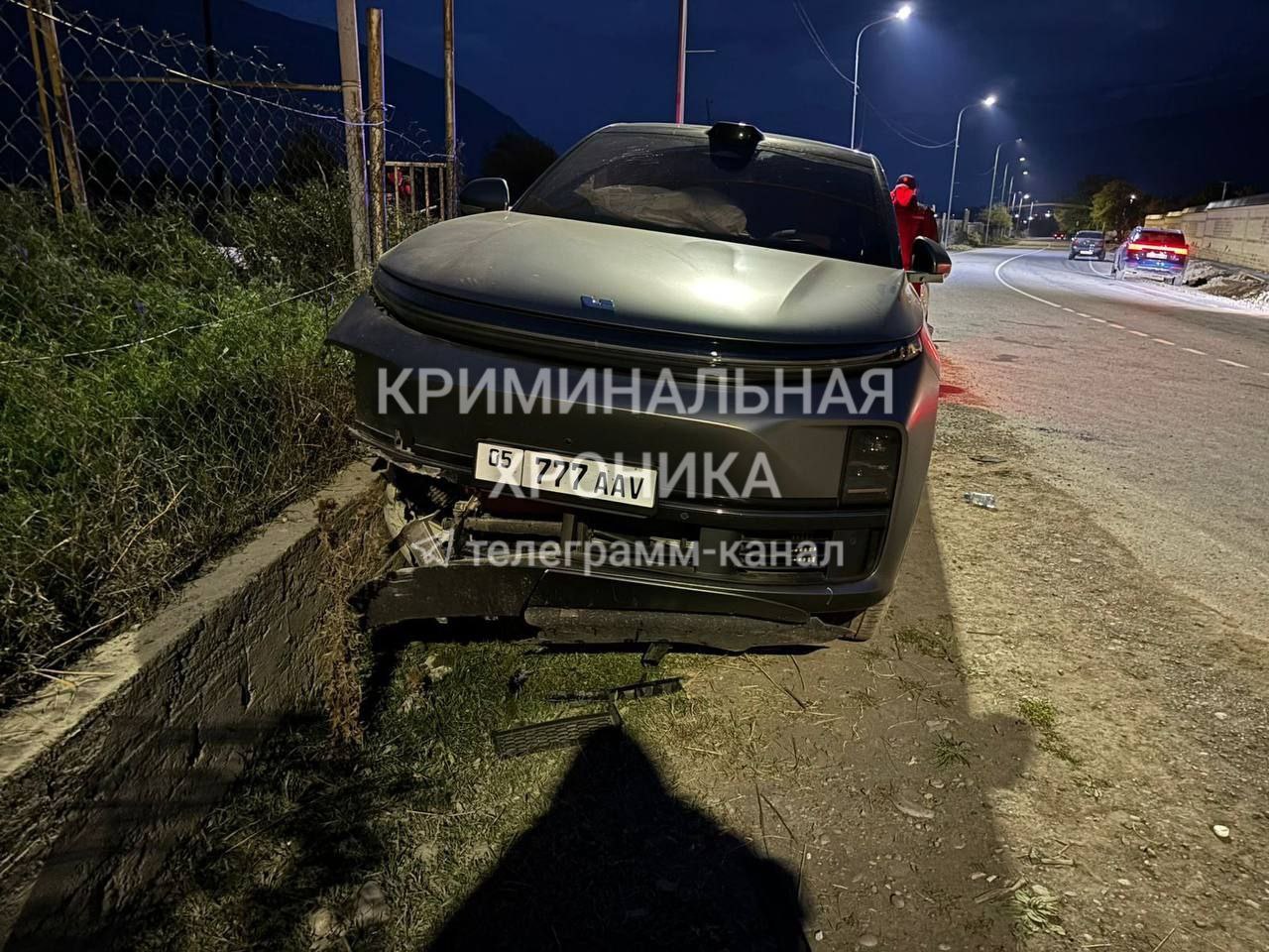 26 октября около 17:00 на 67 км автодороги «Магарамкент-Ахты-Рутул» водитель «Lixiang L7» не справился с управлением и врезался в забор