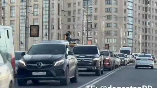 На проспекте Петра I в г. Махачкала произошла серьёзная дорожно-транспортная авария — движение в сторону Каспийска затруднено